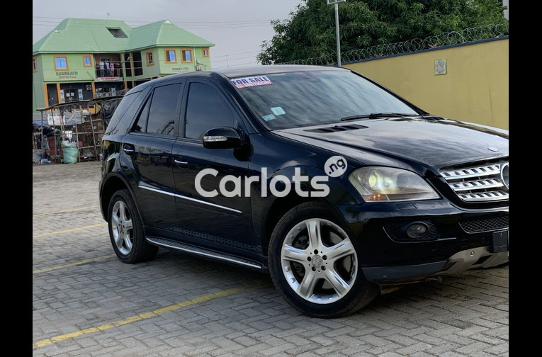 2010 Mercedes Benz ML500 - 1/7