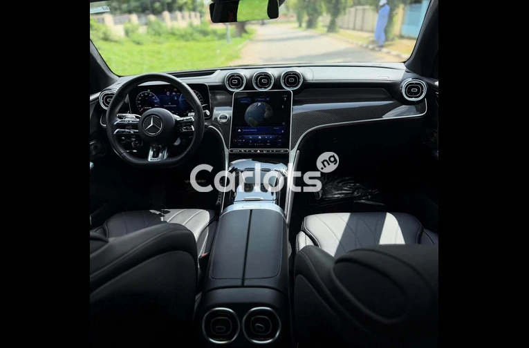 FOREIGN USED 2025 MERCEDES BENZ GLC63s AMG COUPE - 3/7