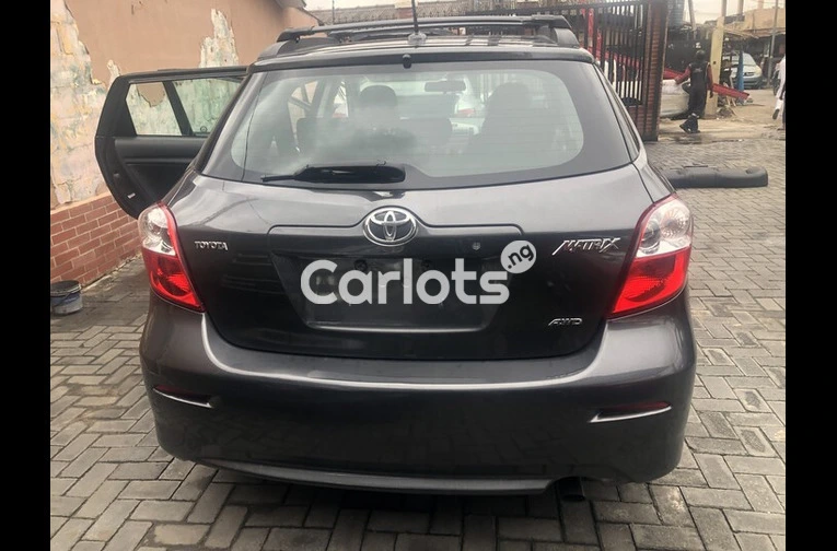Toks 2010 Toyota Matrix - 2/5