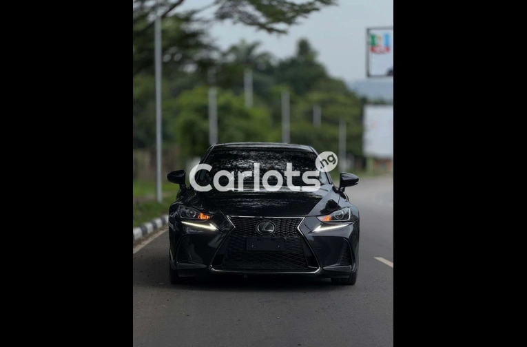 2018 Lexus IS300 F-Sport - 2/7