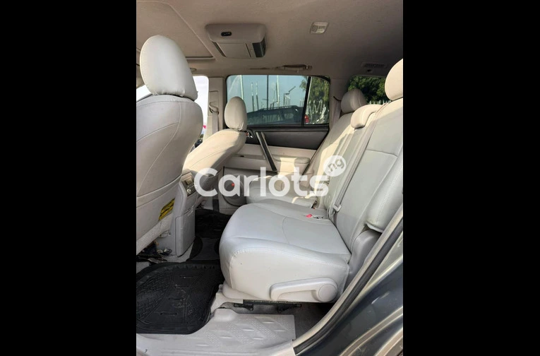 Neatly used 2009 Toyota Highlander - 2/7