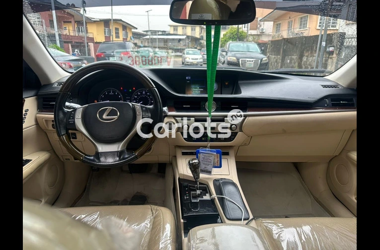 PREMIUM 2014 LEXUS ES350 FULL OPTION - 3/7