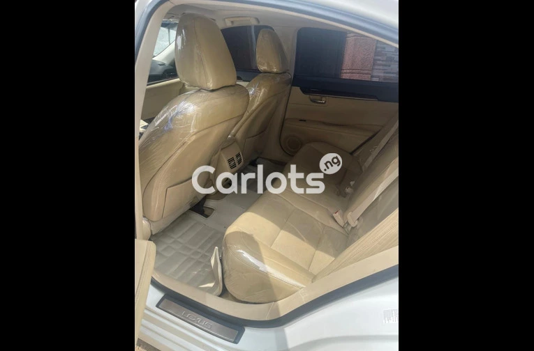 PREMIUM 2014 LEXUS ES350 FULL OPTION - 4/7