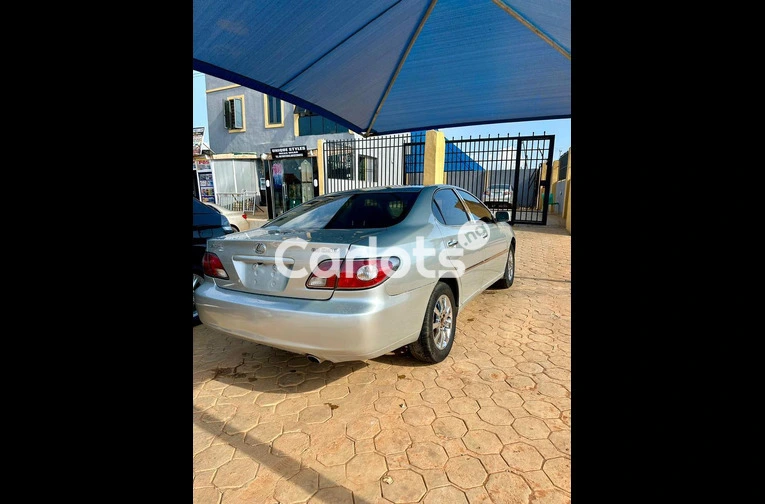 Lexus ES 300 2004 - 3/6