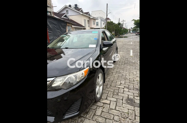 Tokunbo 2014 Toyota Camry - 2/7