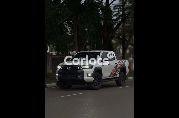 2025 Toyota Hilux SR5 Adventure – Tough, Stylish & Reliable - 1/7