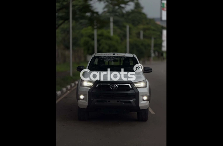 2025 Toyota Hilux SR5 Adventure – Tough, Stylish & Reliable - 2/7