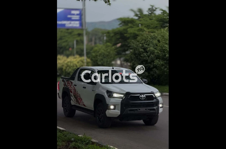 2025 Toyota Hilux SR5 Adventure – Tough, Stylish & Reliable - 3/7