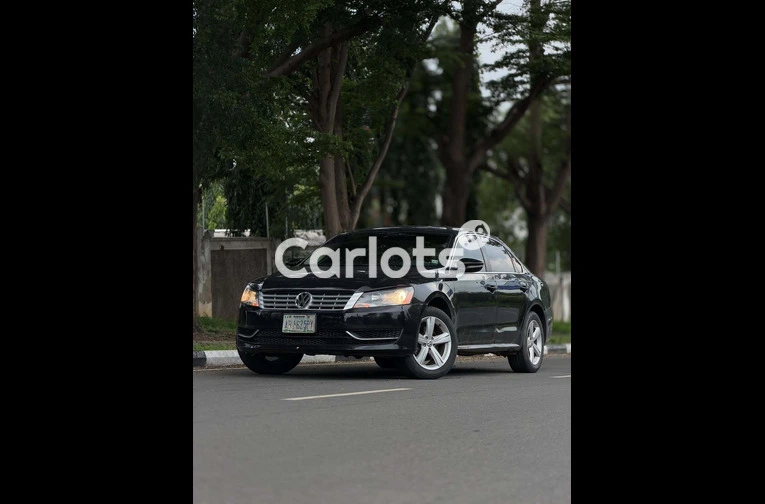 2012 Volkswagen Passat SE - 1/7