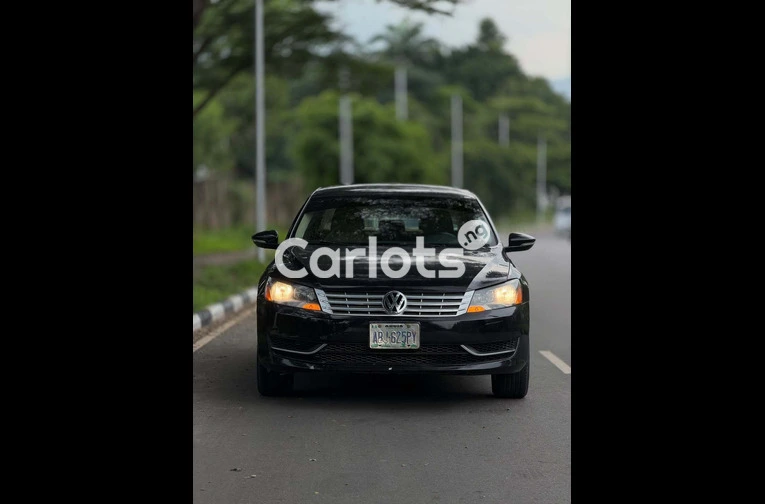 2012 Volkswagen Passat SE - 2/7