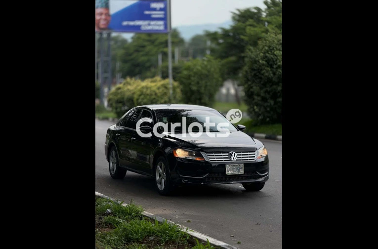 2012 Volkswagen Passat SE - 3/7
