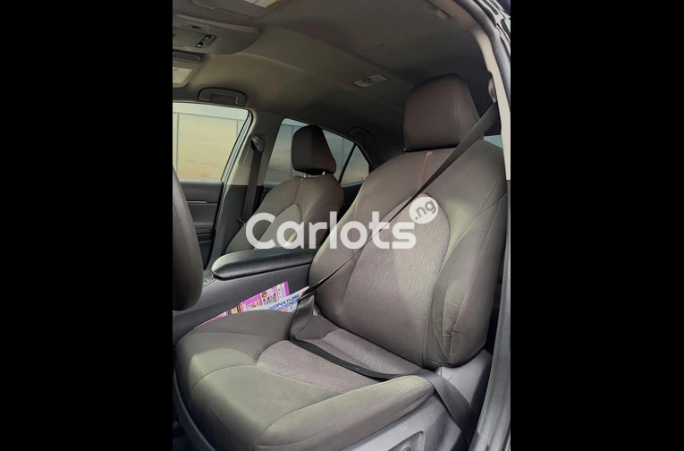 2018 TOYOTA CAMRY LE - 2/7