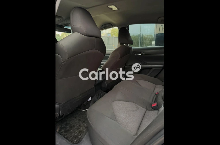 2018 TOYOTA CAMRY LE - 4/7
