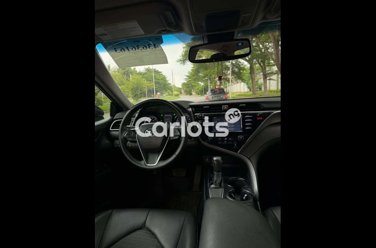 2018 Toyota Camry SE - 4/7