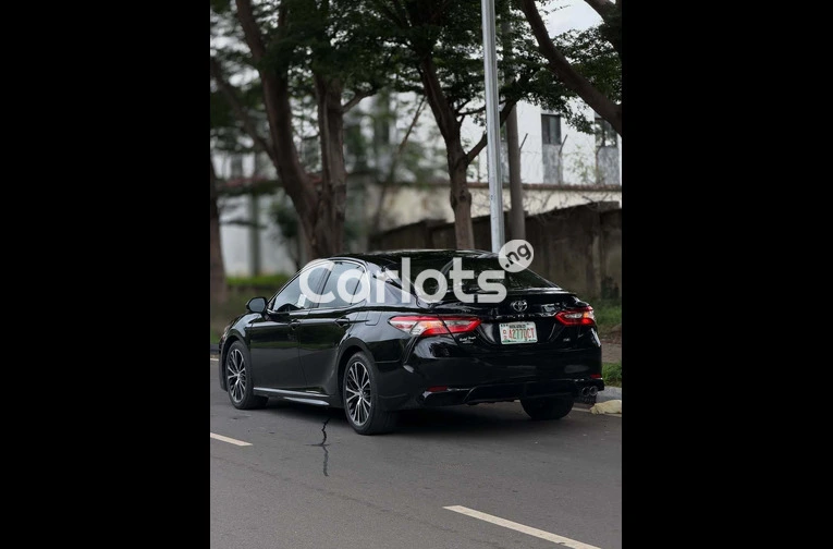 2018 Toyota Camry SE - 7/7