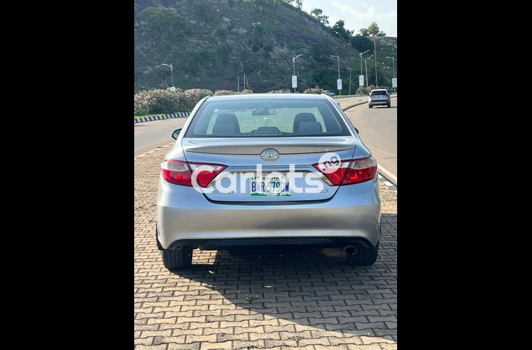 2015 TOYOTA CAMRY SE - 3/7