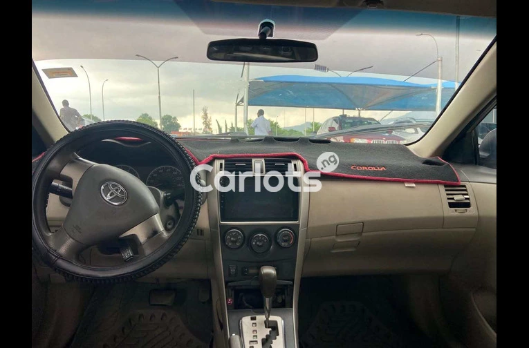 2010 Toyota corolla - 2/7
