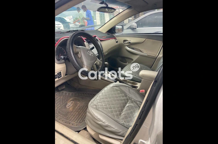 2010 Toyota corolla - 7/7