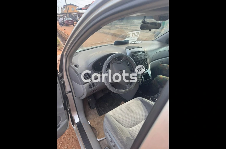 2008 Toyota sienna, foreign used clean condition - 2/7
