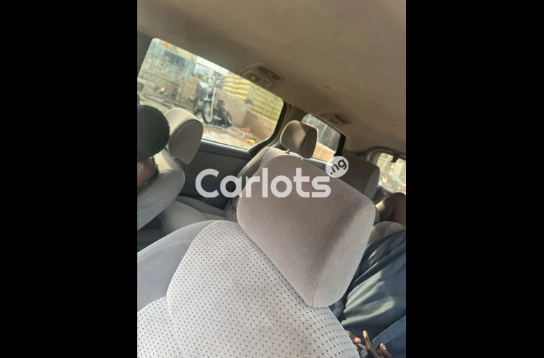 2008 Toyota sienna, foreign used clean condition - 3/7