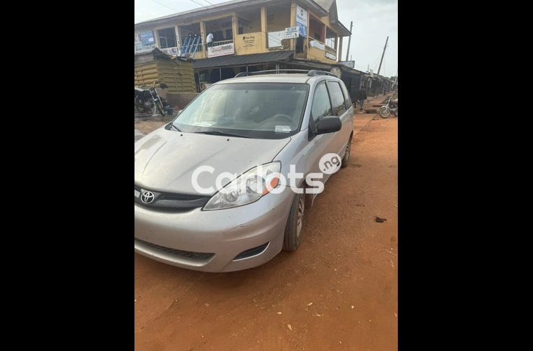 2008 Toyota sienna, foreign used clean condition - 4/7