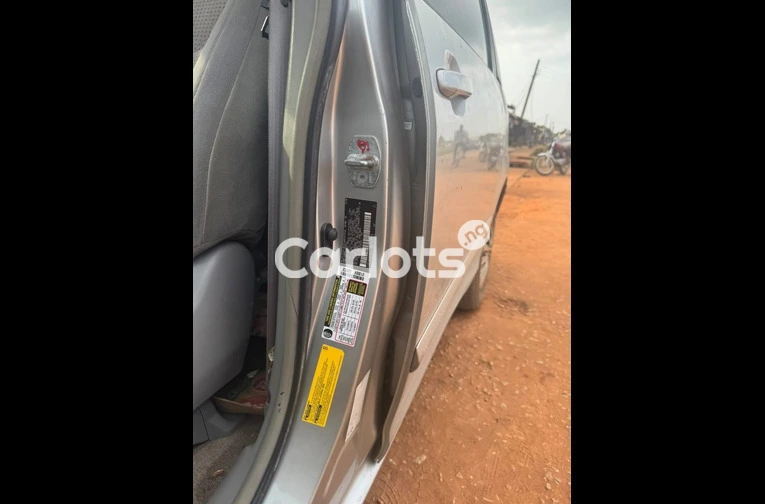 2008 Toyota sienna, foreign used clean condition - 7/7