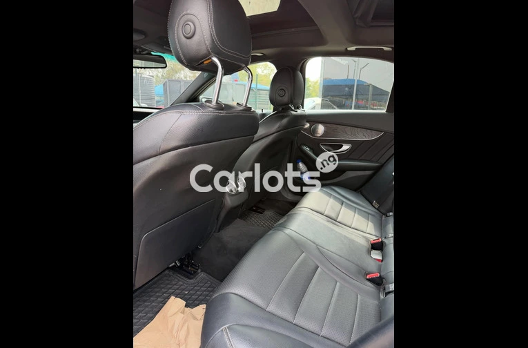 MERCEDES C300 2016 - 6/7