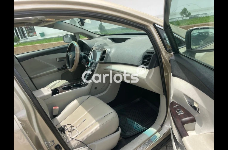 2010 Toyota Venza - 2/7