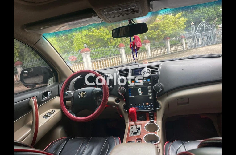2012 Highlander, limited edition full option - 2/6