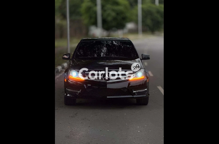2013 Mercedes Benz C300 - 2/7