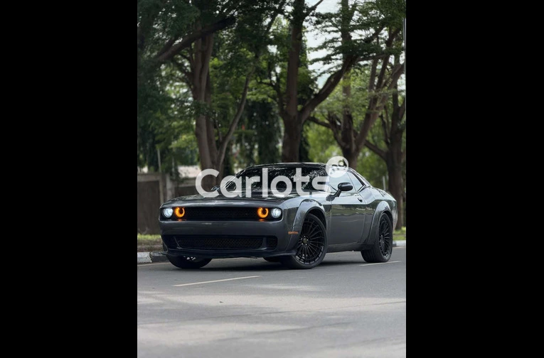 Foreign Used 2020 Dodge Challenger - 1/7