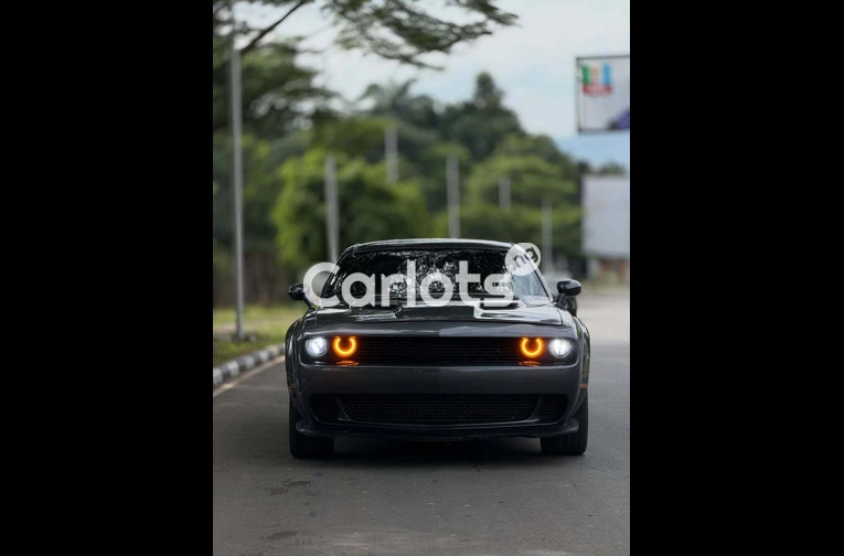 Foreign Used 2020 Dodge Challenger - 2/7