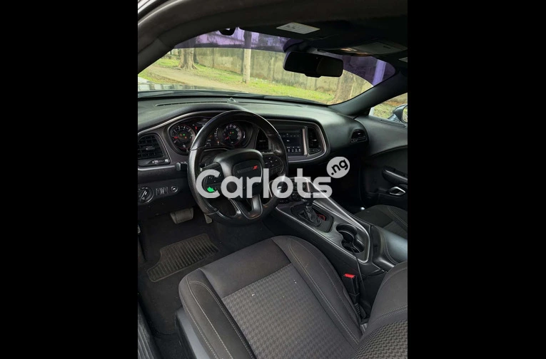 Foreign Used 2020 Dodge Challenger - 4/7