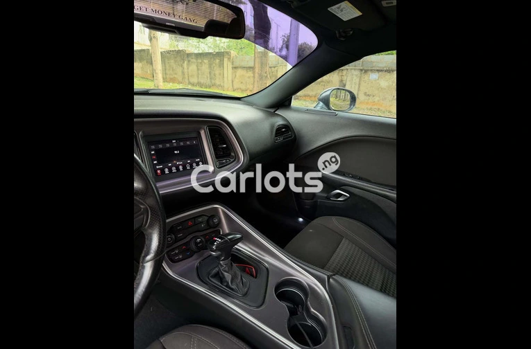 Foreign Used 2020 Dodge Challenger - 5/7