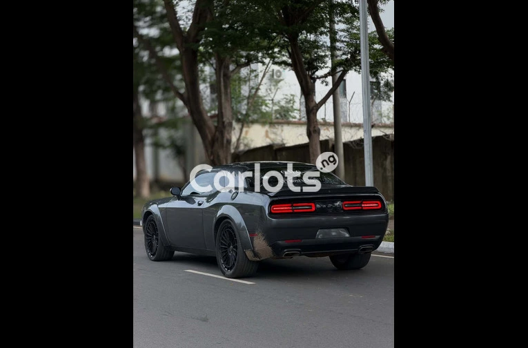 Foreign Used 2020 Dodge Challenger - 7/7