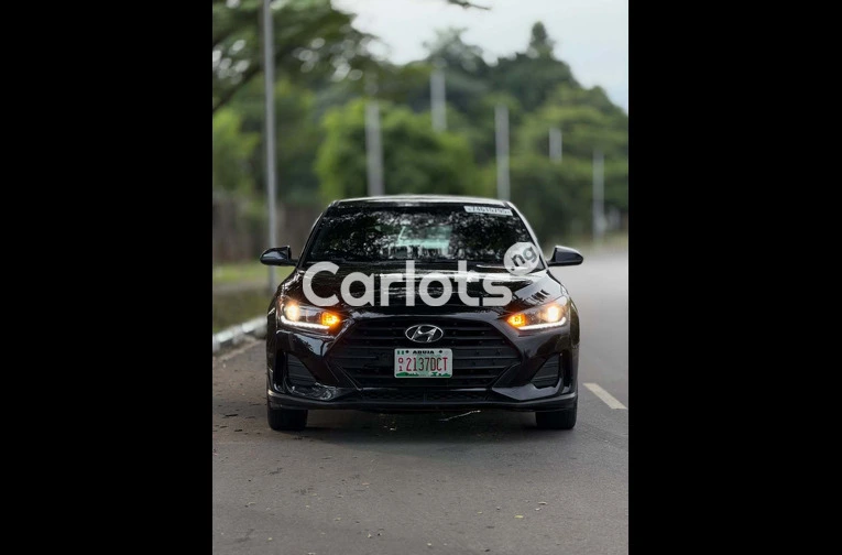 2019 Hyundai Veloster - 2/7