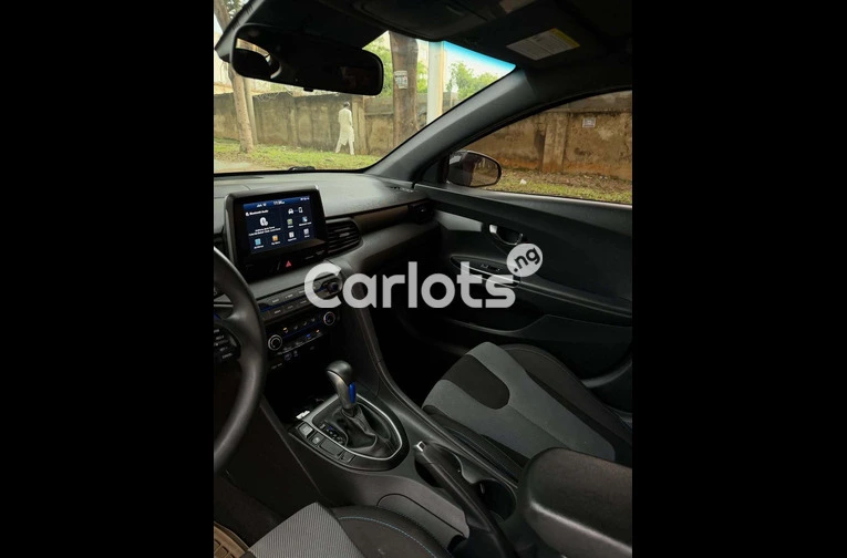 2019 Hyundai Veloster - 5/7