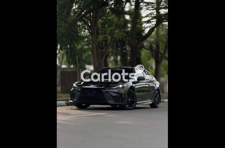 2025 Toyota Camry SE - 1/7