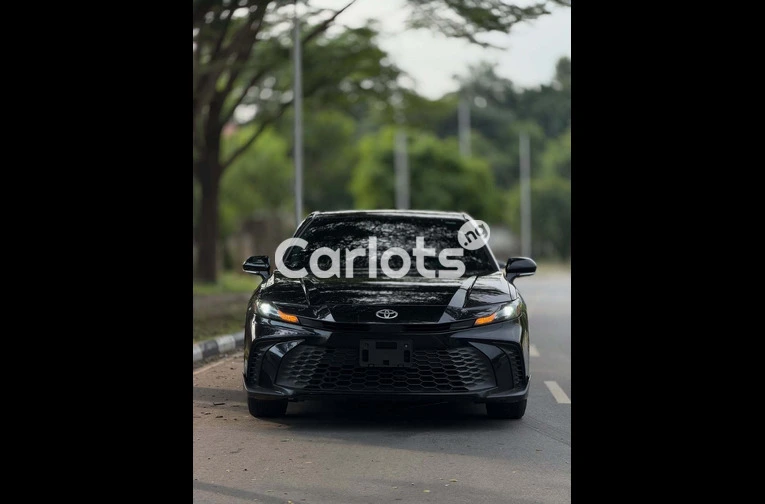 2025 Toyota Camry SE - 2/7