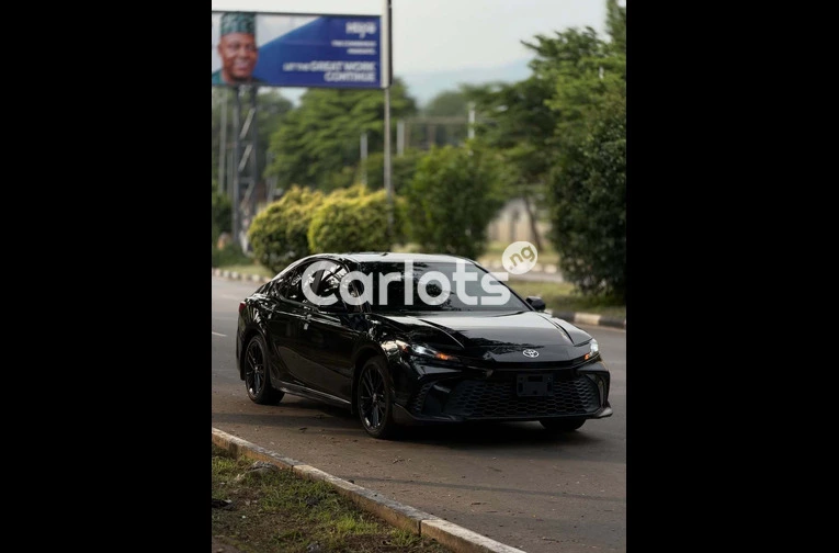 2025 Toyota Camry SE - 3/7