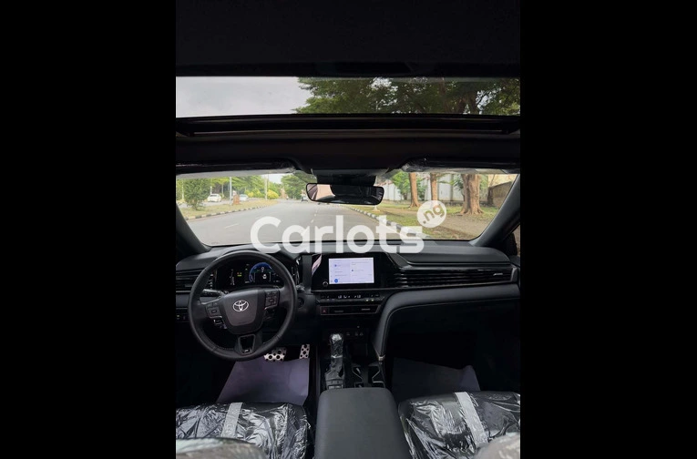 2025 Toyota Camry SE - 5/7