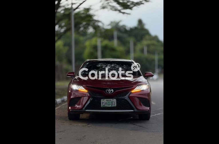 2018 Toyota Camry XSE - 2/7