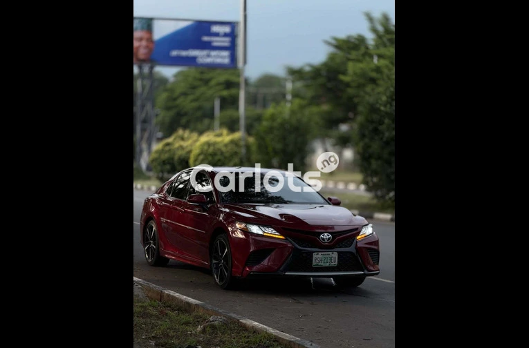 2018 Toyota Camry XSE - 3/7