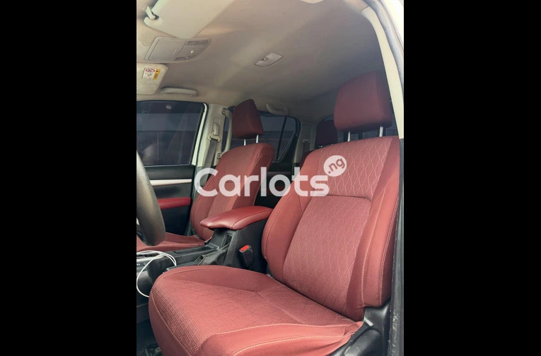 2021 TOYOTA HILLUX V4 - 2/6
