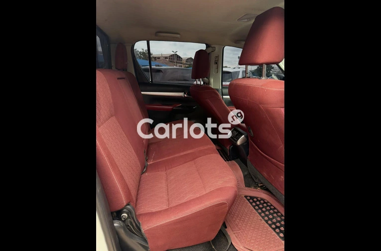 2021 TOYOTA HILLUX V4 - 3/6