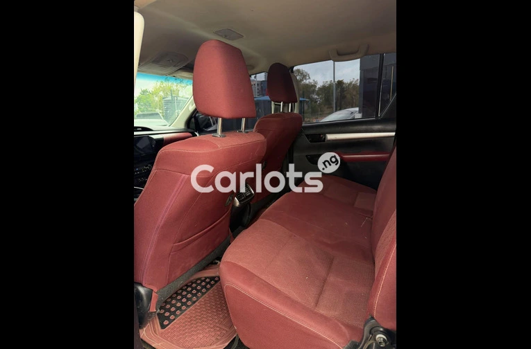 2021 TOYOTA HILLUX V4 - 4/6
