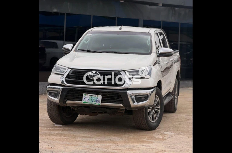 2021 TOYOTA HILLUX V4 - 6/6