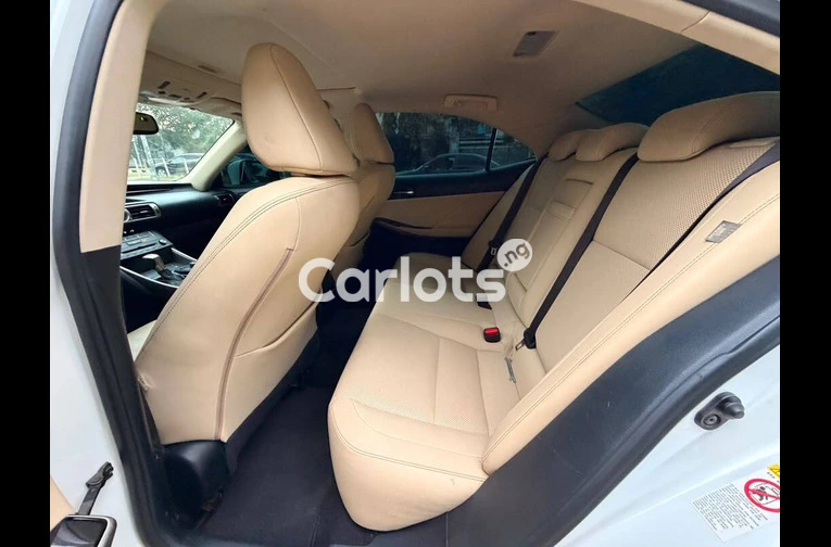 LEXUS IS300 AWD - 4/7