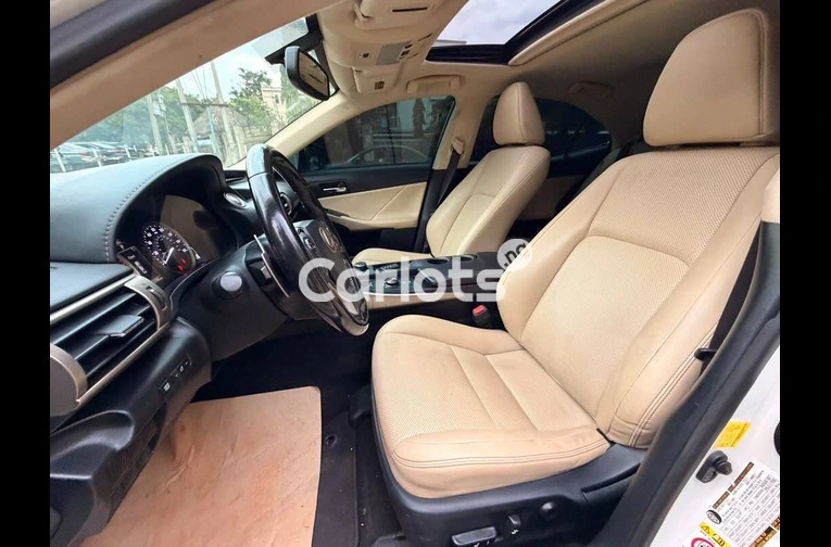 LEXUS IS300 AWD - 5/7