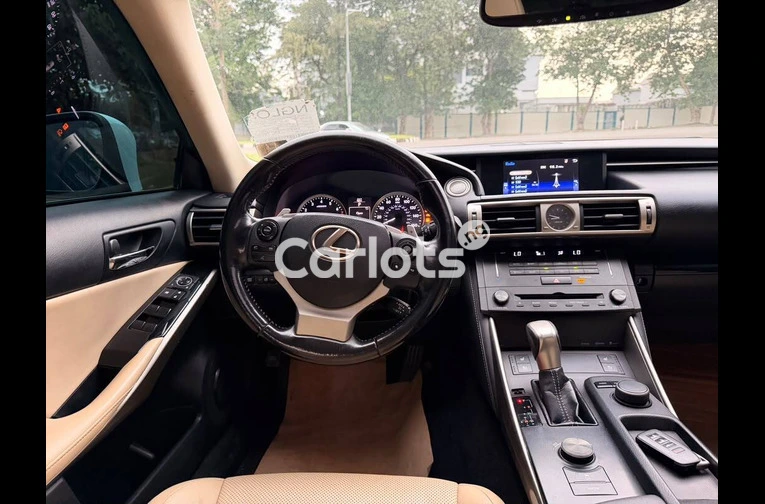 LEXUS IS300 AWD - 6/7